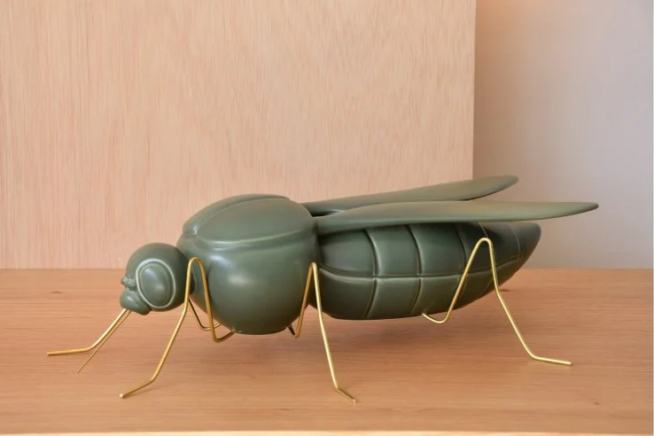 ESCULTURA MOSQUITO. VERDE MILITAR MATE