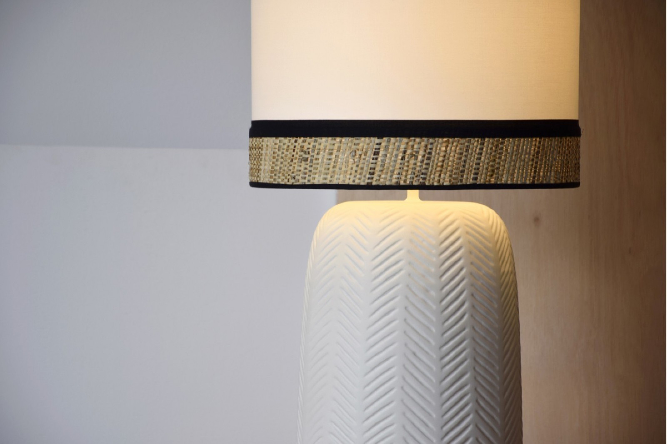 Lámpara mesa cerámica con pantalla acabada en...