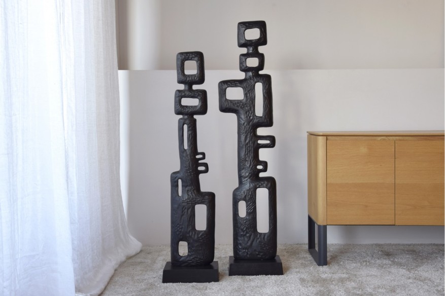 Escultura Naím metal negro baja