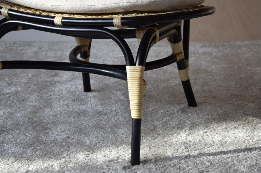 Sillón negro con rejilla de ratán NORMA