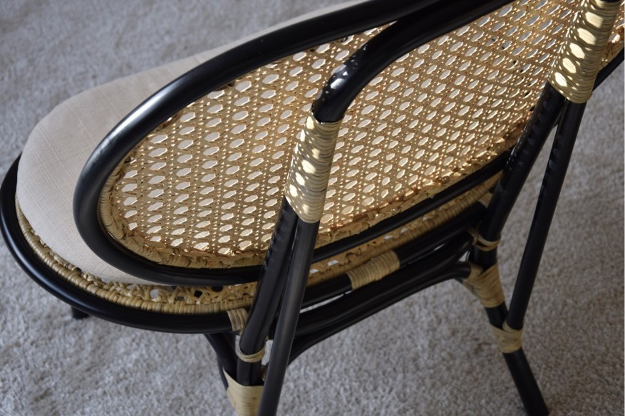 Sillón negro con rejilla de ratán NORMA