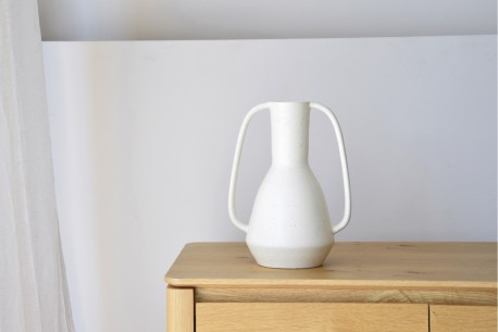 Jarrón cerámica asas. Blanco pintas mate
