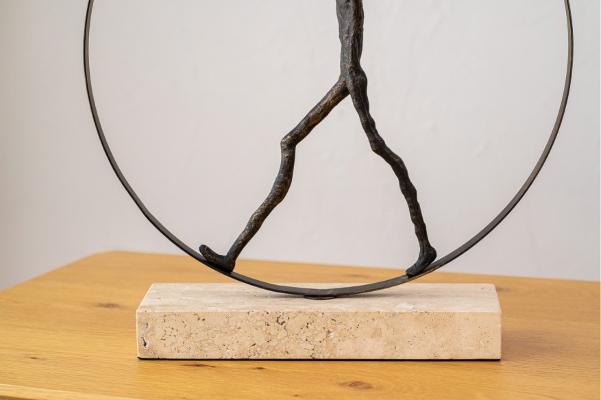 Escultura CAMINANDO EN CÍRCULO