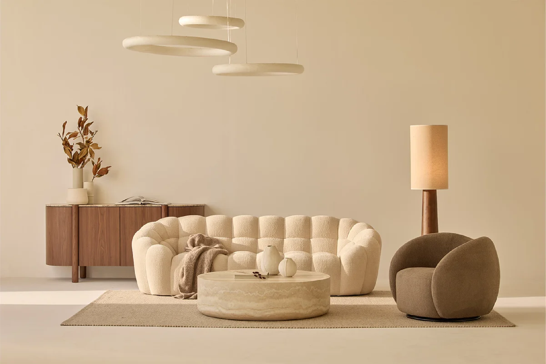 Sofá Miami tres plazas tapizado en Marea creme