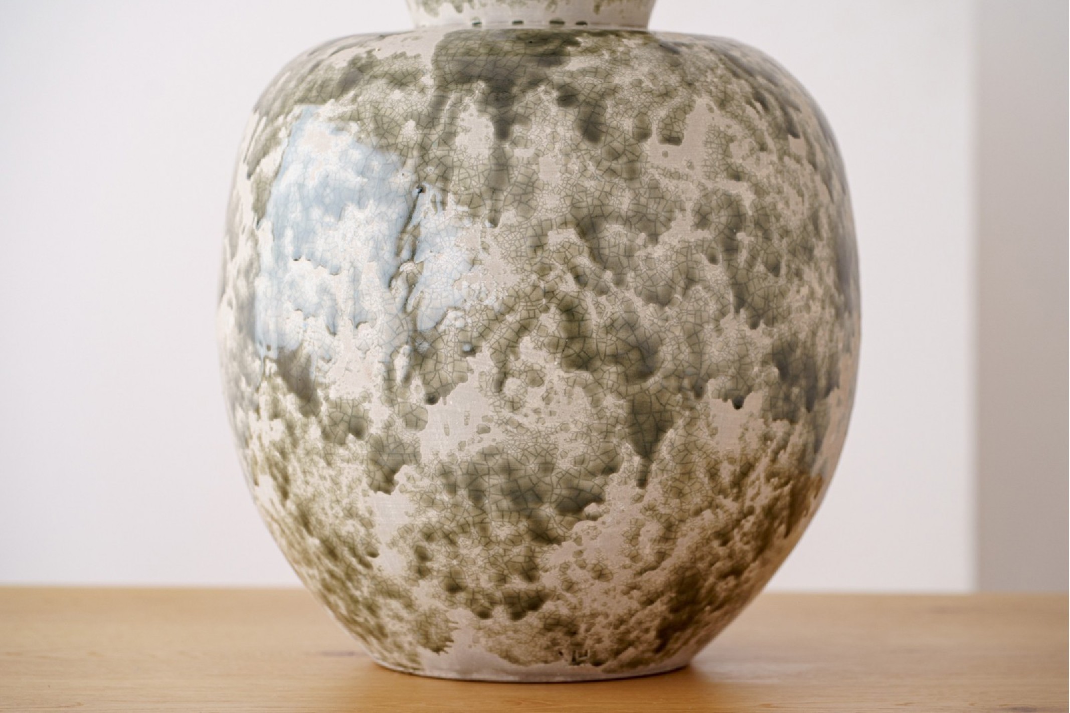 Lámpara de mesa cerámica musgo