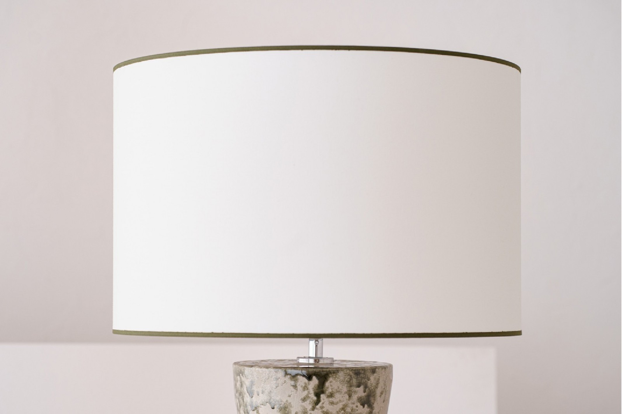 Lámpara de mesa cerámica musgo