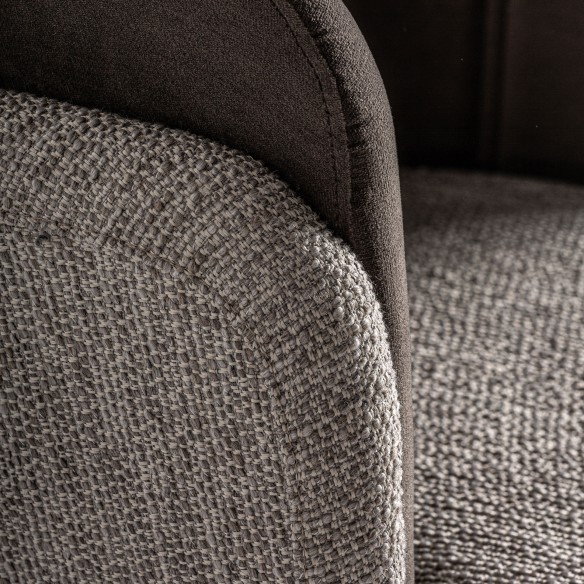 CHAISE LABEGE