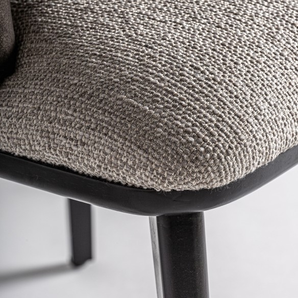 CHAISE LABEGE