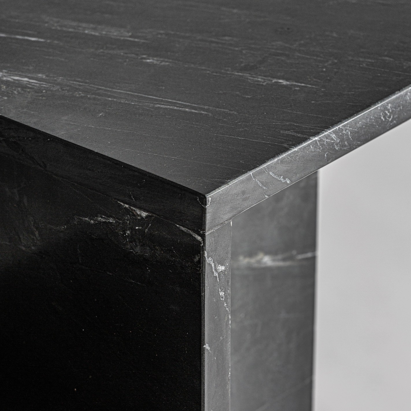 MESA AUXILIAR MARQUINA