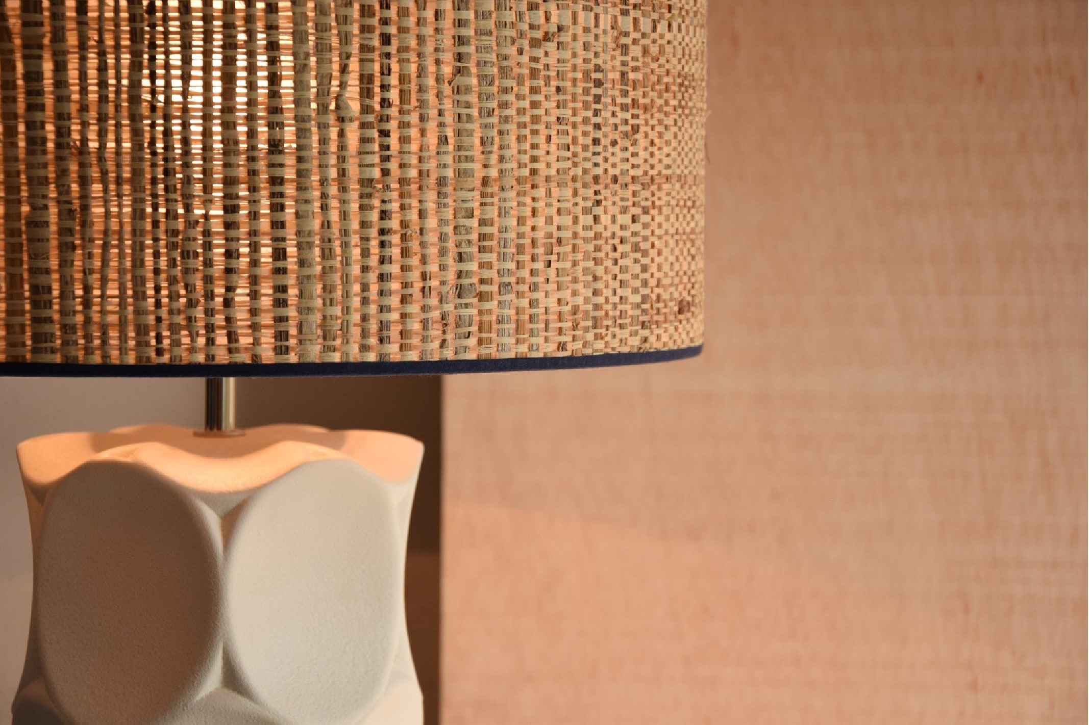 Lámpara mesa cerámica blanca con pantalla de...