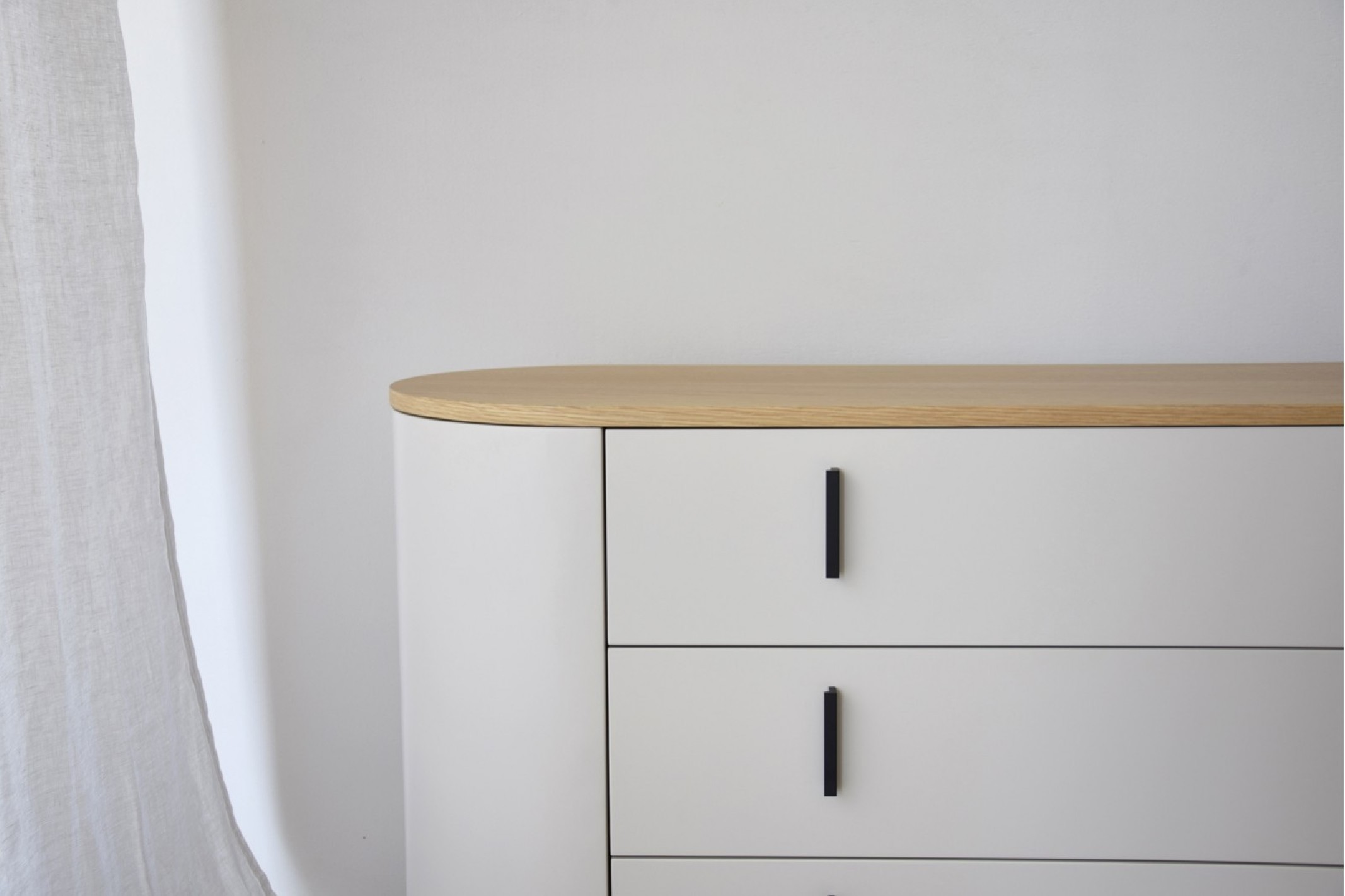 Cómoda col Tea Gris arena y roble