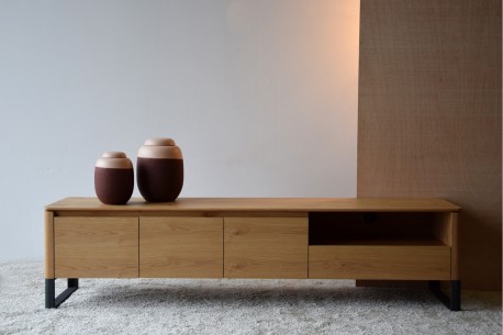 Mueble tv roble natural mate acero negro. Remi