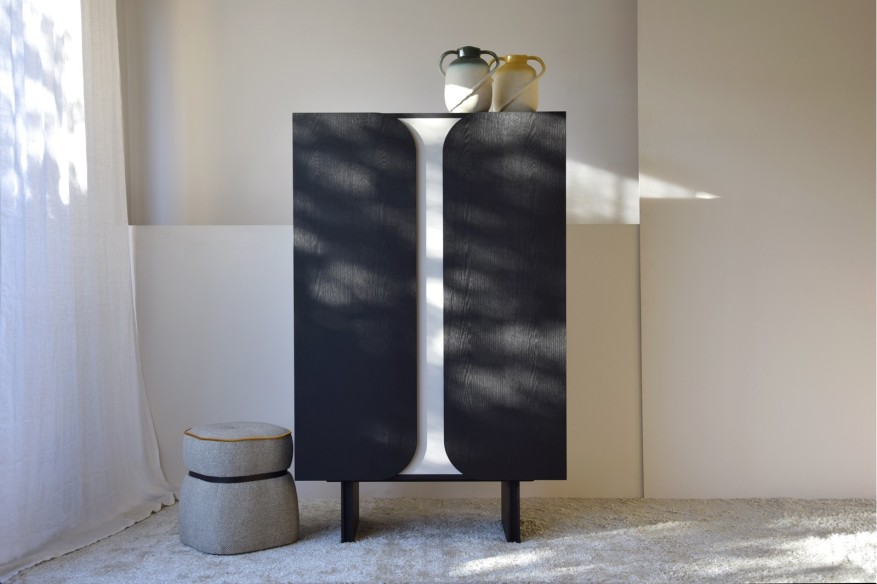 Armario curva roble negro. Levi