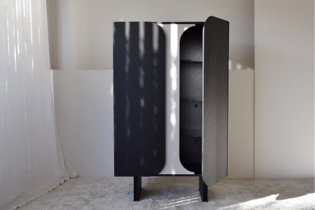 Armario curva roble negro. Levi 2