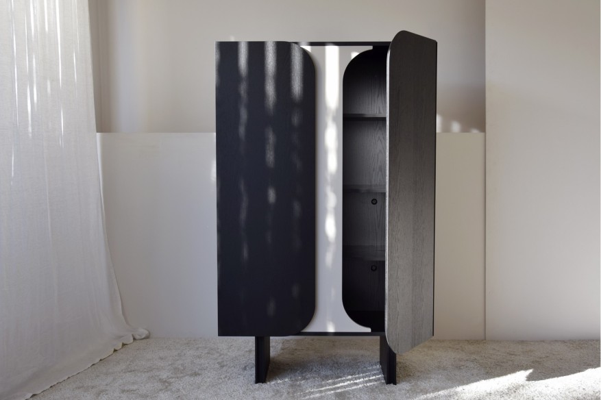 Armario curva roble negro. Levi