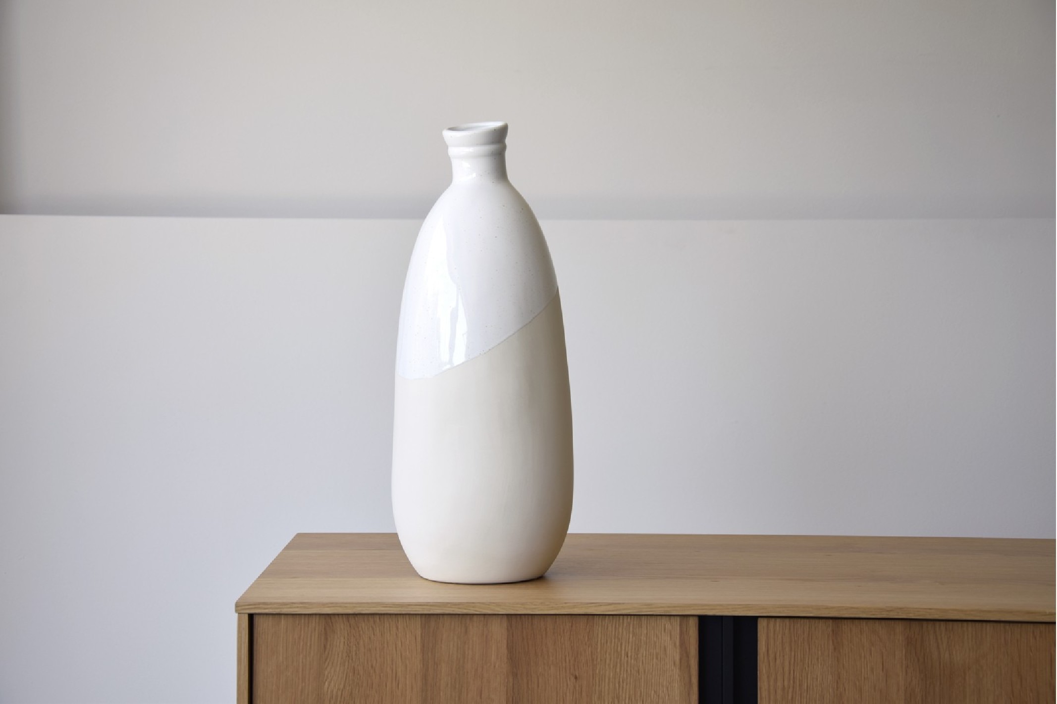 Jarrón cerámica alto en blanco brillo Glaze