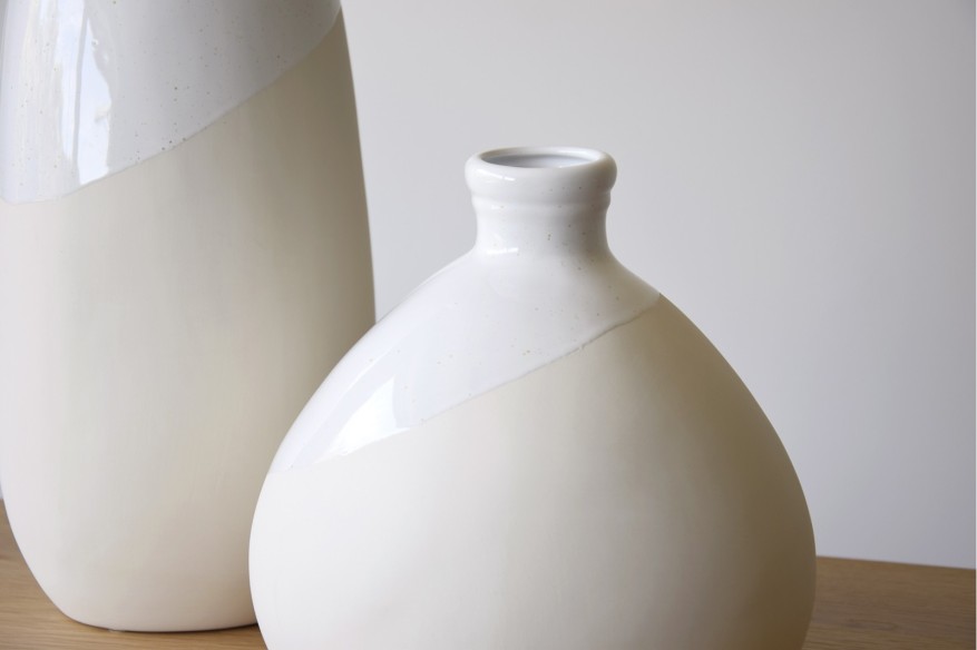 Jarrón cerámica bajo en blanco brillo Glaze