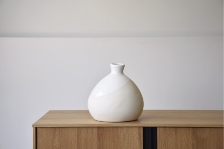 Jarrón cerámica bajo en blanco brillo Glaze