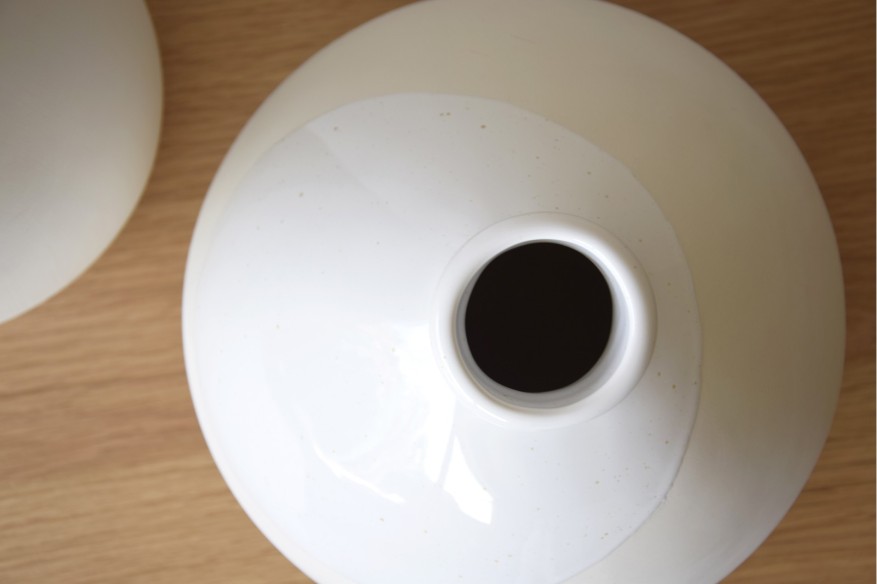 Jarrón cerámica bajo en blanco brillo Glaze