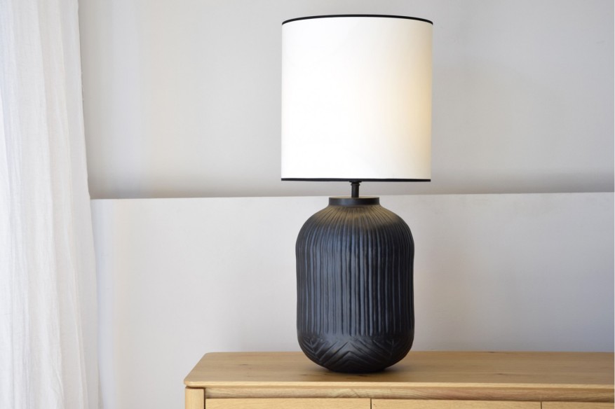 Lámpara de mesa negra metal N6 con pantalla