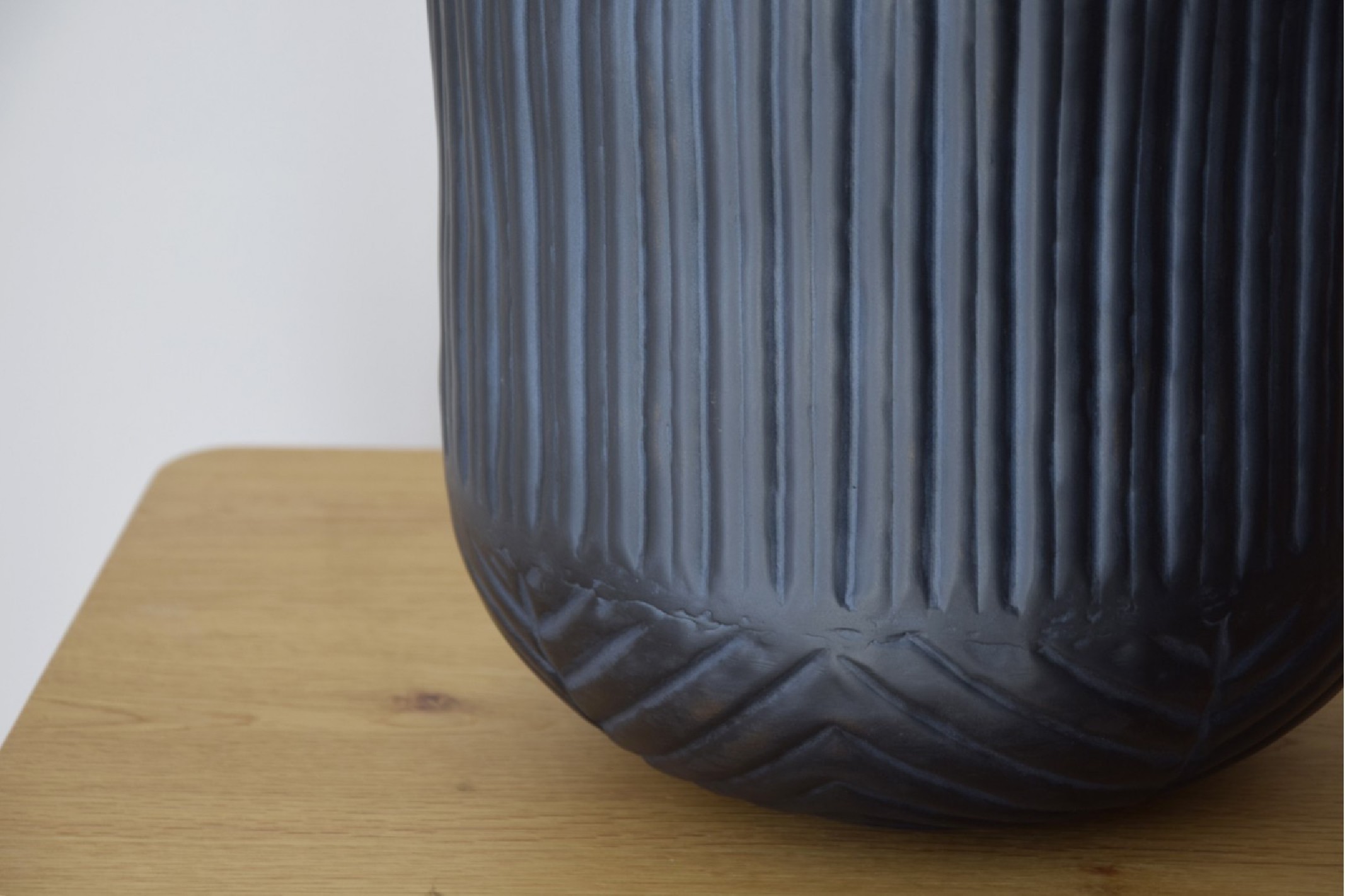 Lámpara de mesa negra metal N6 con pantalla