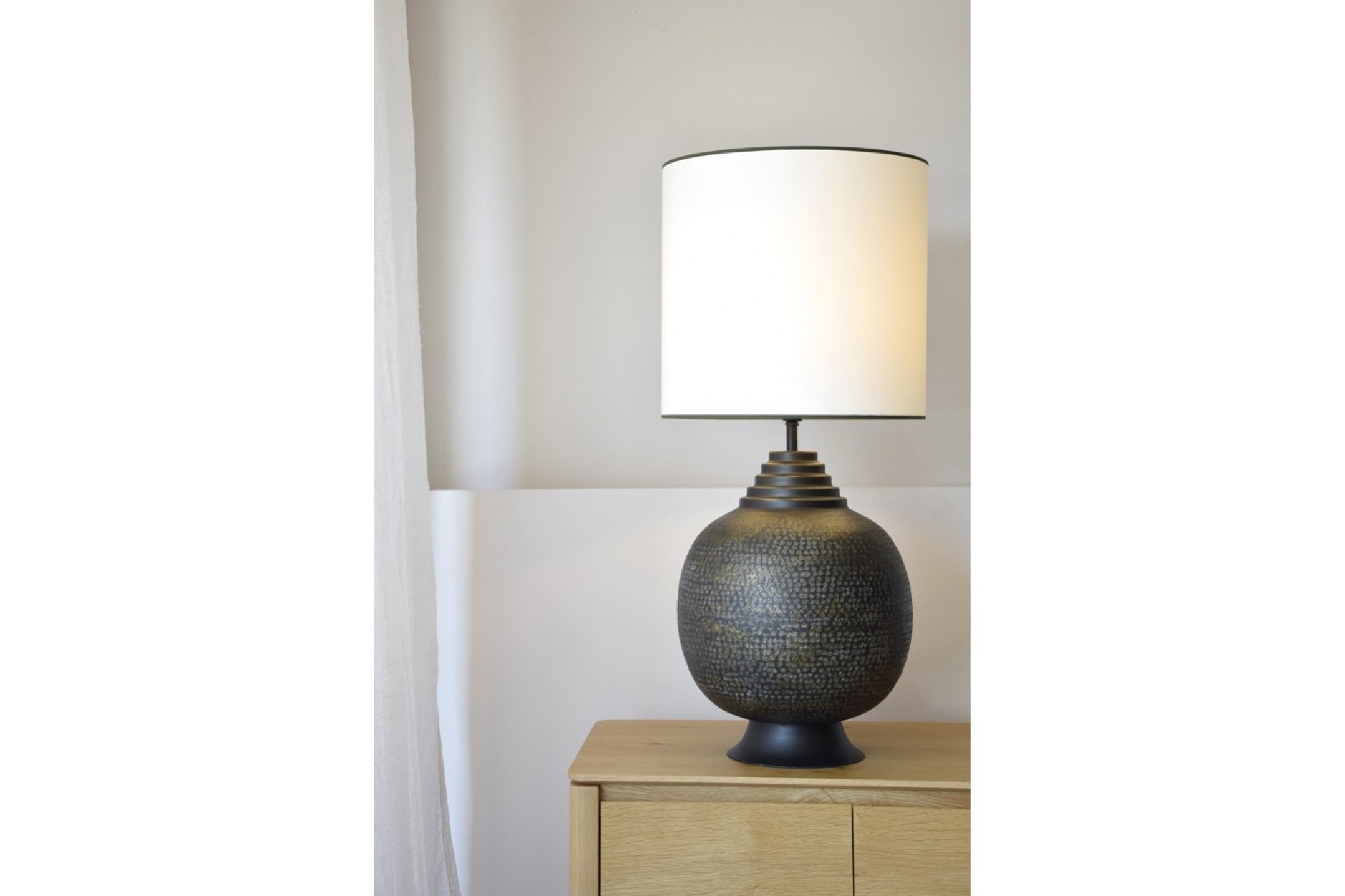 Lámpara de mesa metal negro con pantalla N9