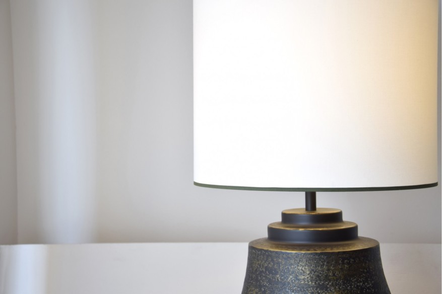 Lámpara de mesa metal negro con pantalla N10