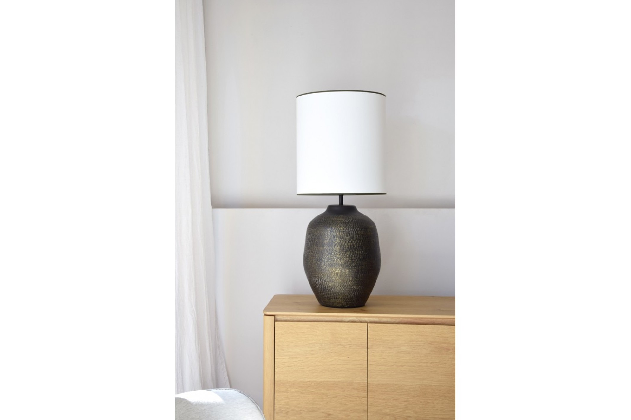 Lámpara mesa metal negro con pantalla N4