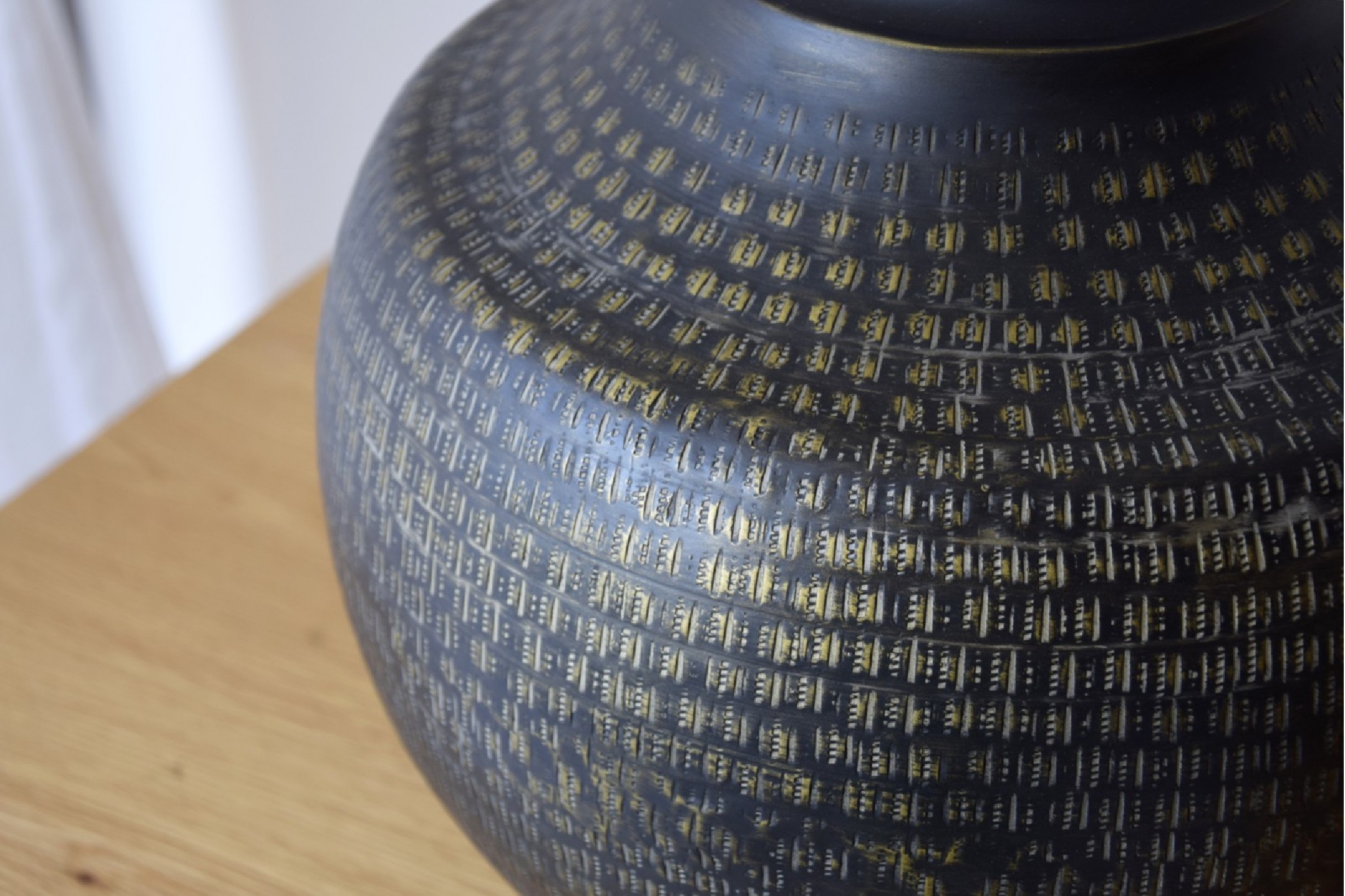 Lámpara mesa metal negro con pantalla N8