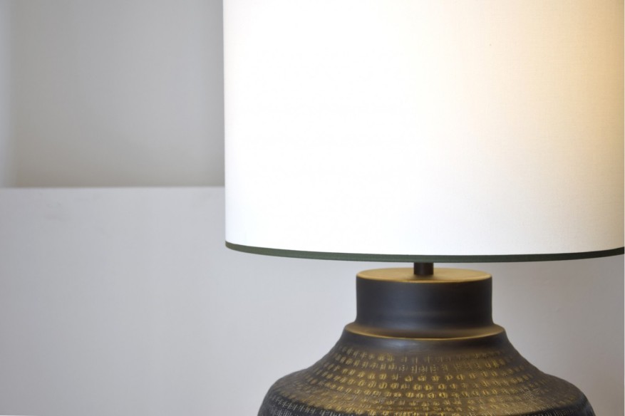 Lámpara mesa metal negro con pantalla N8