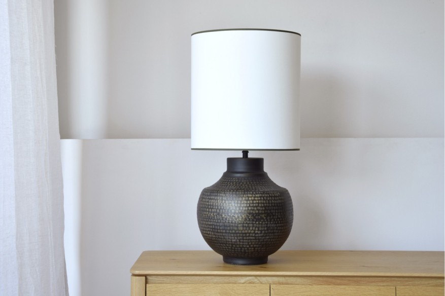 Lámpara mesa metal negro con pantalla N8