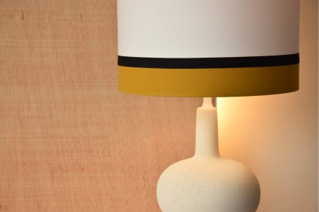 Lámpara de mesa cerámica y pantalla detalles mostaza ANA 2