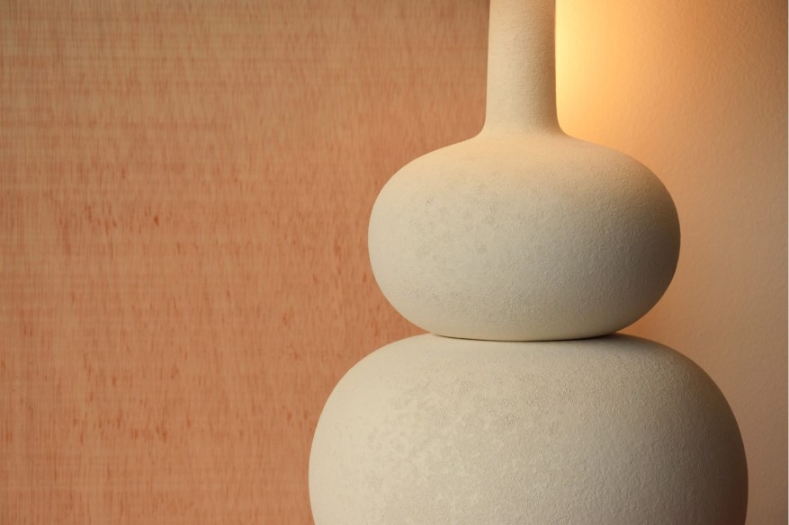 Lámpara de mesa cerámica y pantalla detalles mostaza ANA