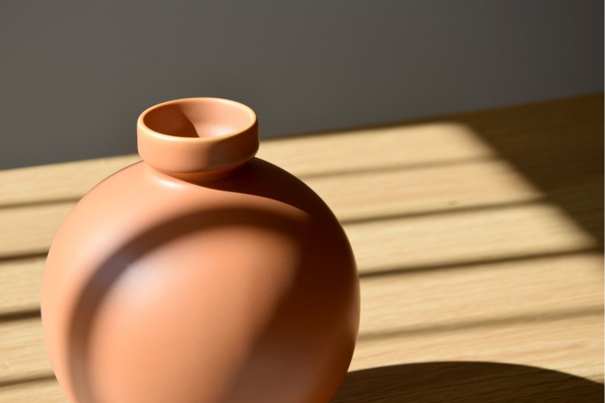 Jarrón color teja BOLA