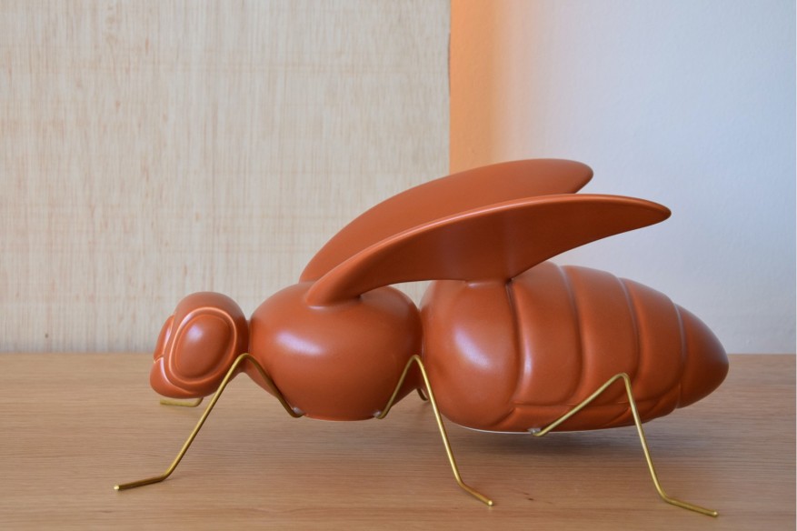 ESCULTURA ABEJA CERÁMICA