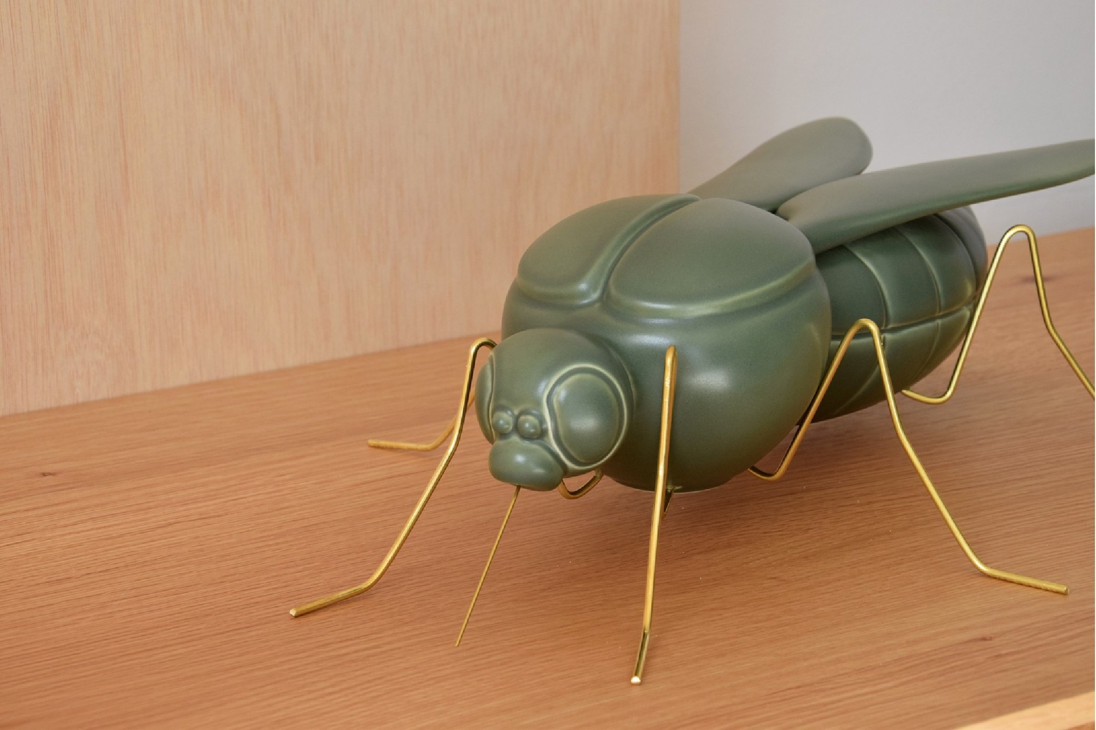 ESCULTURA MOSQUITO. VERDE MILITAR MATE