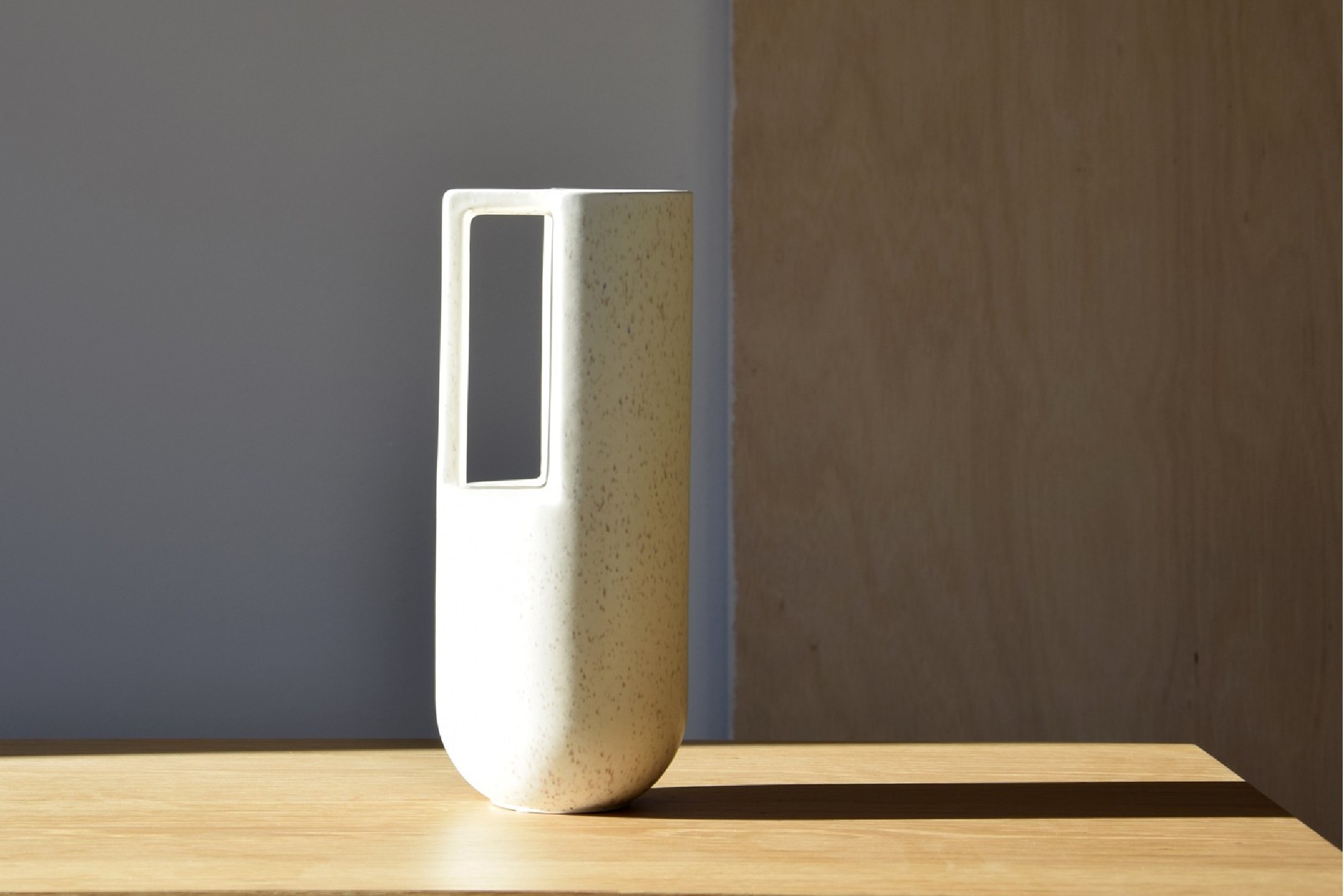 Jarrón cerámica blanco ángulo grande