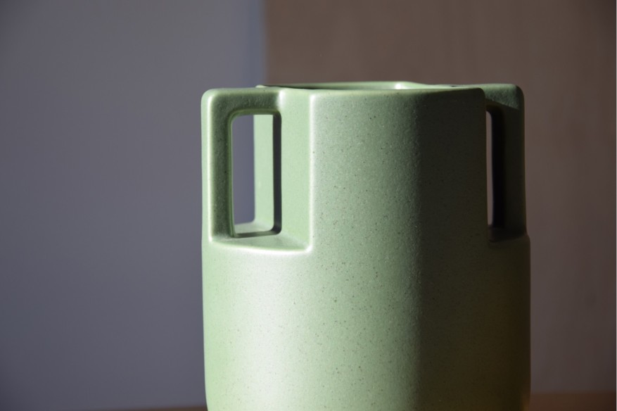 Jarrón cerámica verde ángulo pequeño