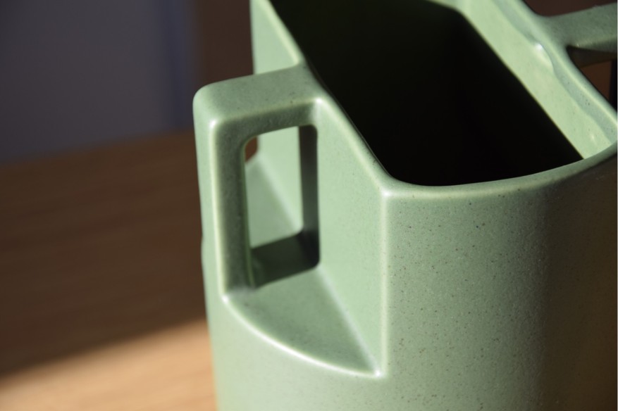 Jarrón cerámica verde ángulo pequeño