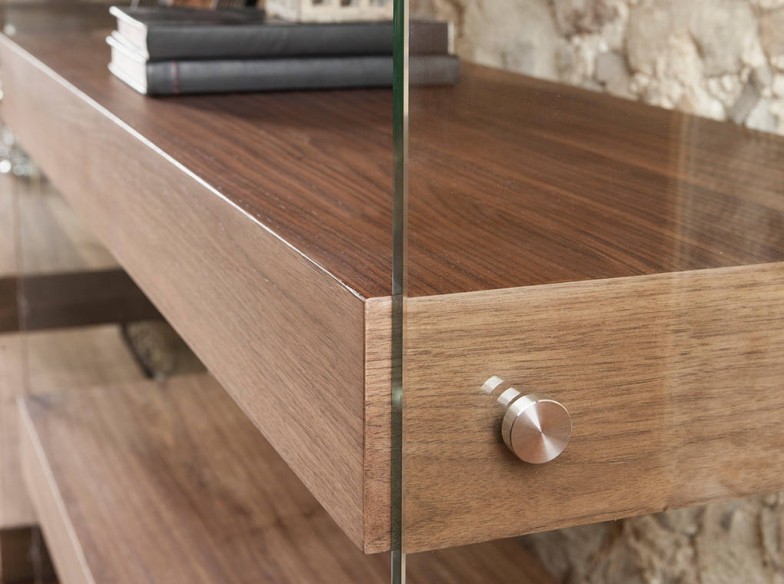 Estantería nogal y cristal