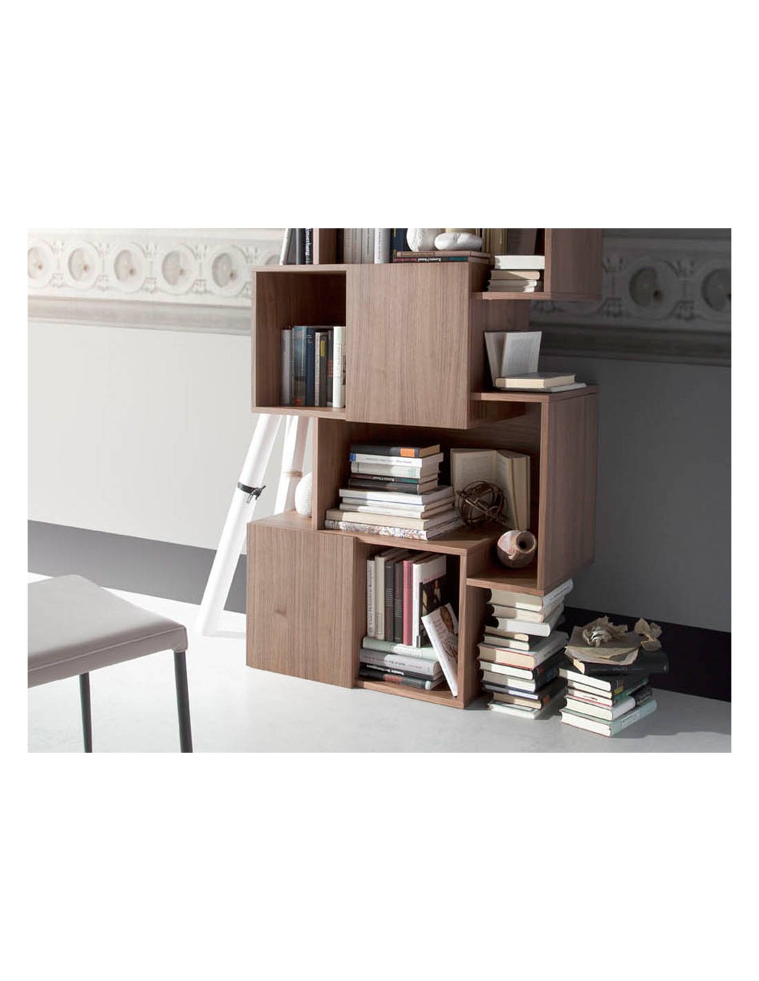 Estantería madera nogal con puertas