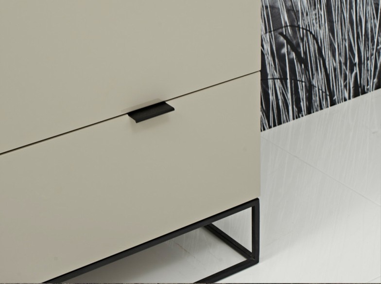 Cómoda madera gris y acero negro