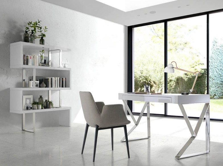 Estantería blanca y acero