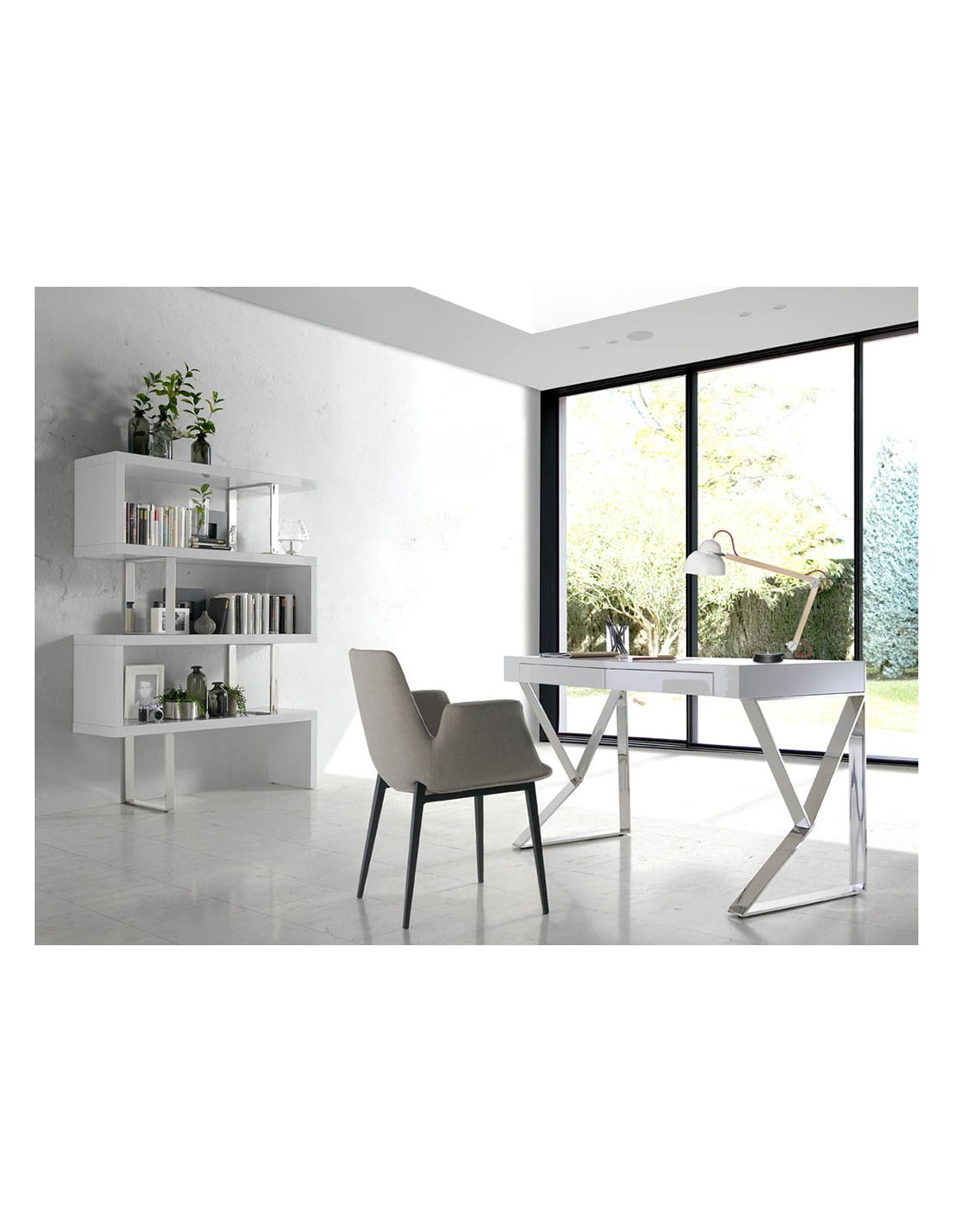 Estantería blanca y acero