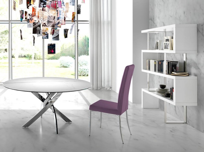 Estantería blanca y acero