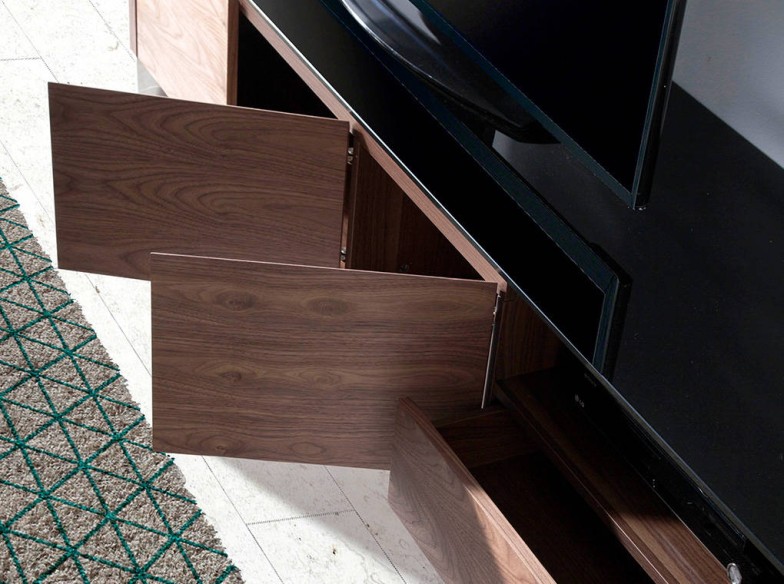Mueble TV nogal, acero cromado y tapa de cristal negro