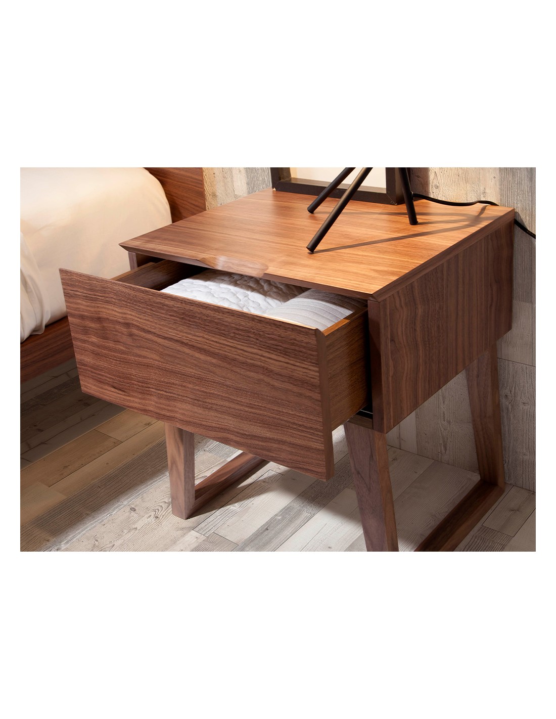 Mesita de noche nogal