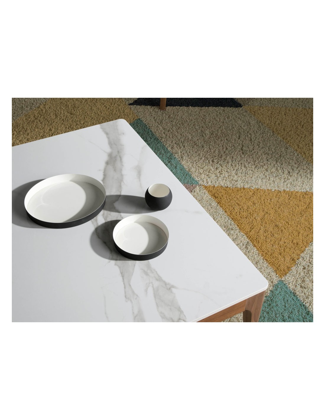 Mesa centro cuadrada mármol porcelánico y nogal