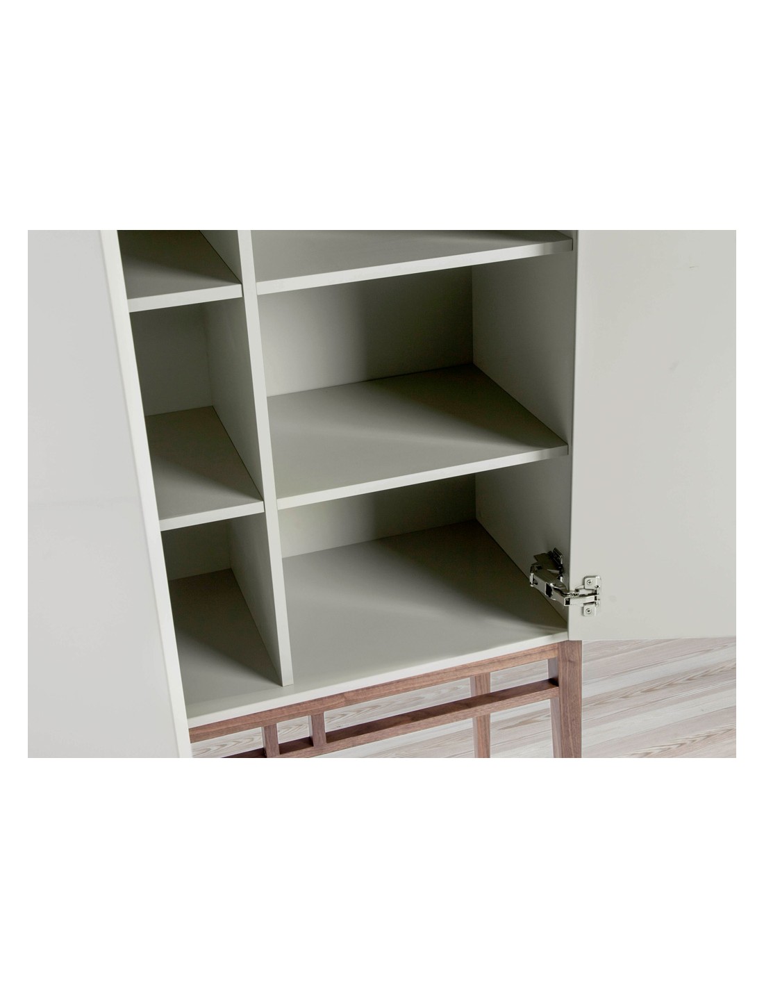 Aparador alto madera beige y nogal