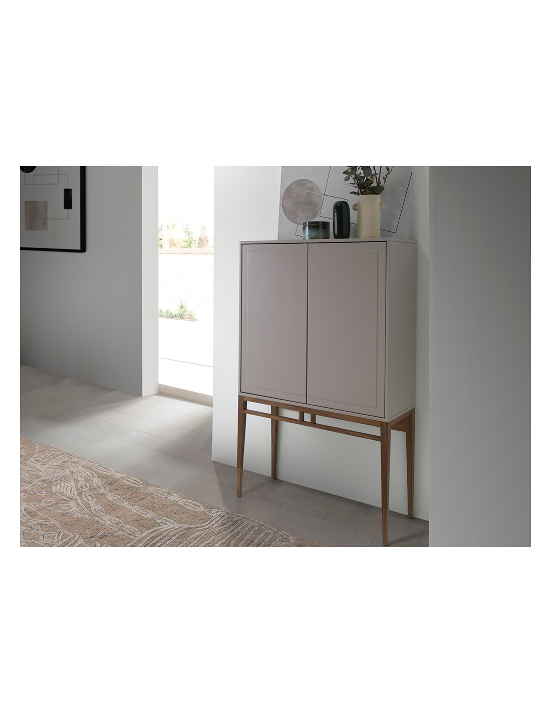 Aparador alto madera beige y nogal